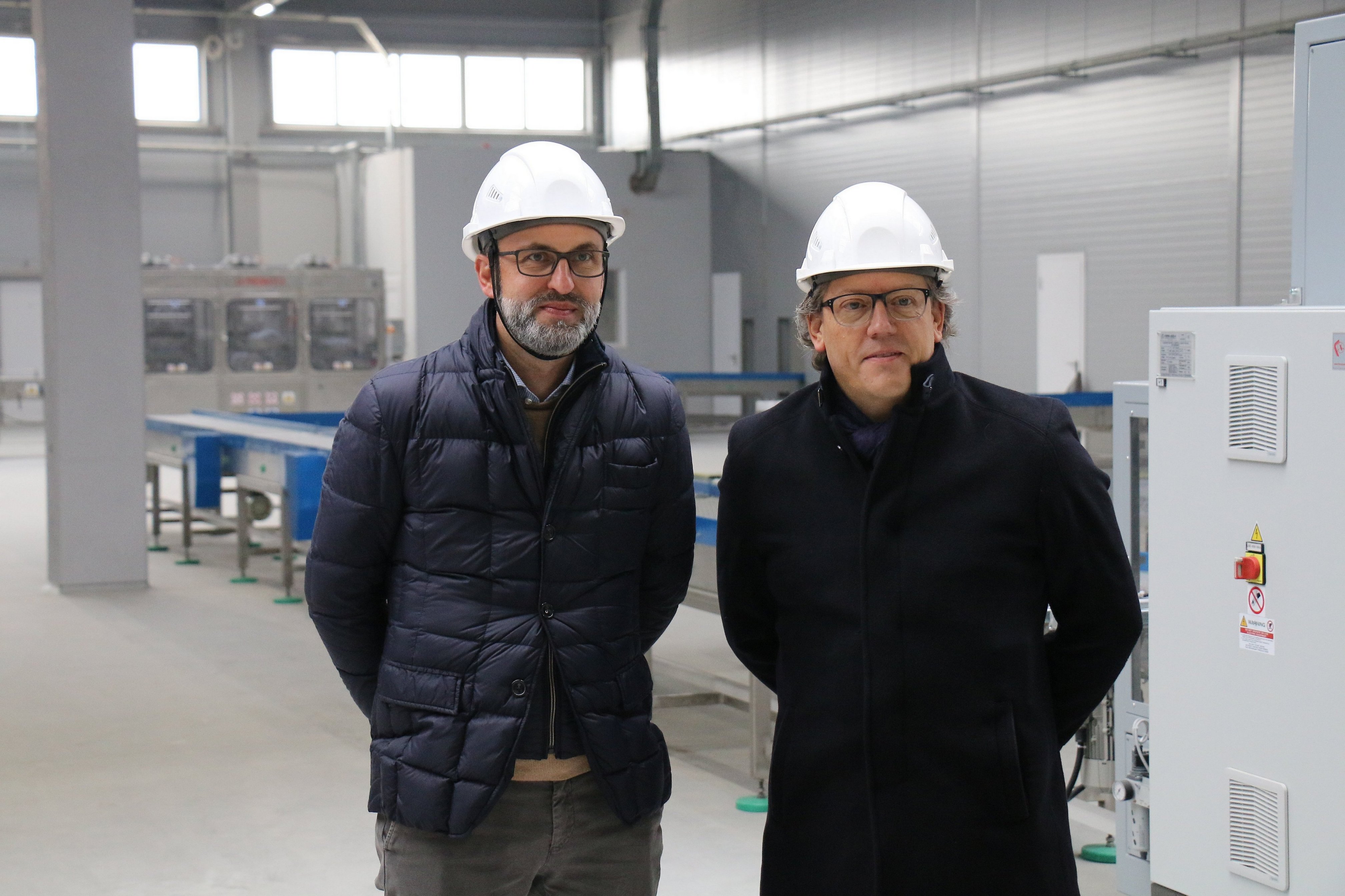 Представители итальянских компаний LaPneumatica и Ferrazza Srl Unipersonale провели инспекцию монтажа сборочной линии на аккумуляторном заводе ООО «АйПауэр» - 4